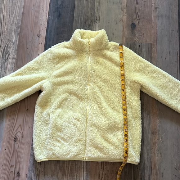 Uniqlo Fuzzy Banana Yellow Short Teddy Jacket Size: Large (L) - Picture 7 of 15